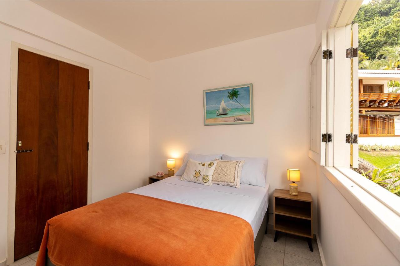 アングラドスレイス Casa Amarela Bed & Breakfast エクステリア 写真