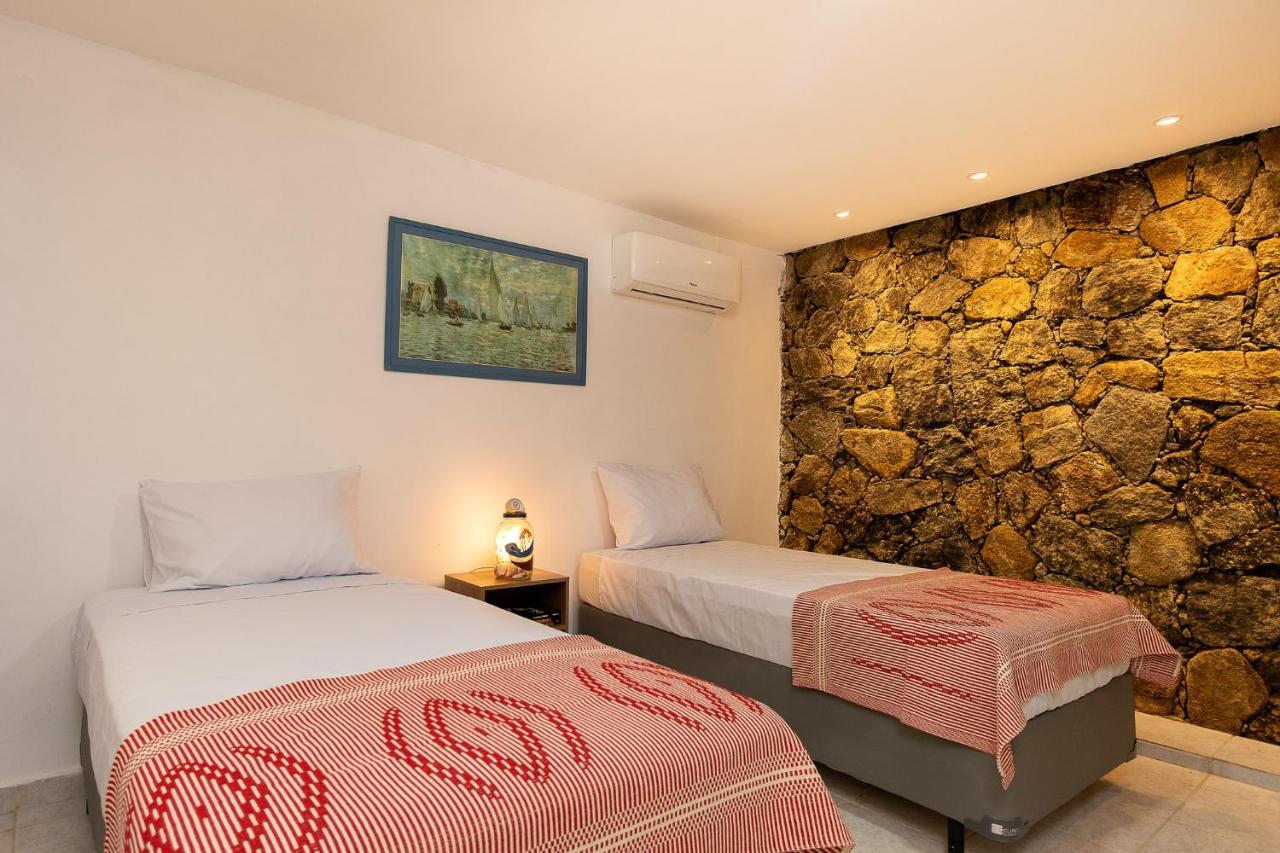 アングラドスレイス Casa Amarela Bed & Breakfast エクステリア 写真