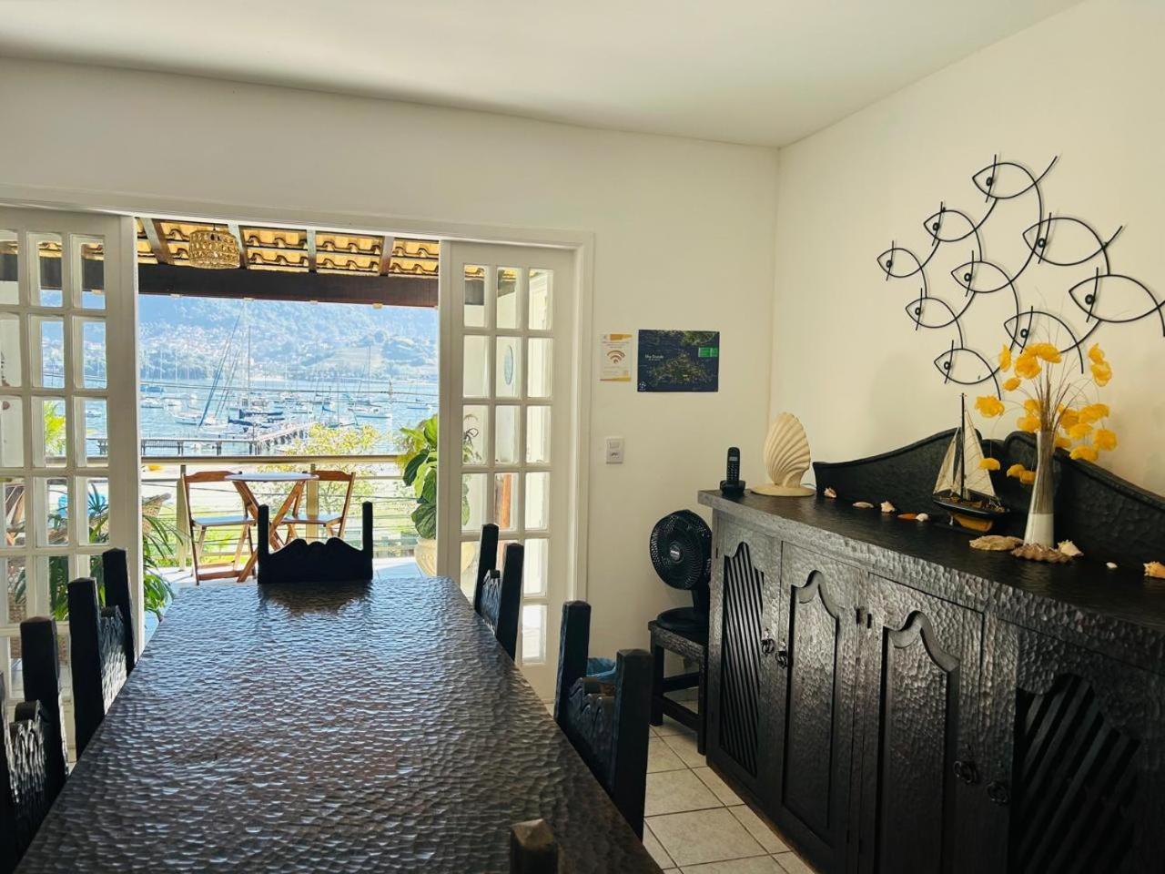 アングラドスレイス Casa Amarela Bed & Breakfast エクステリア 写真